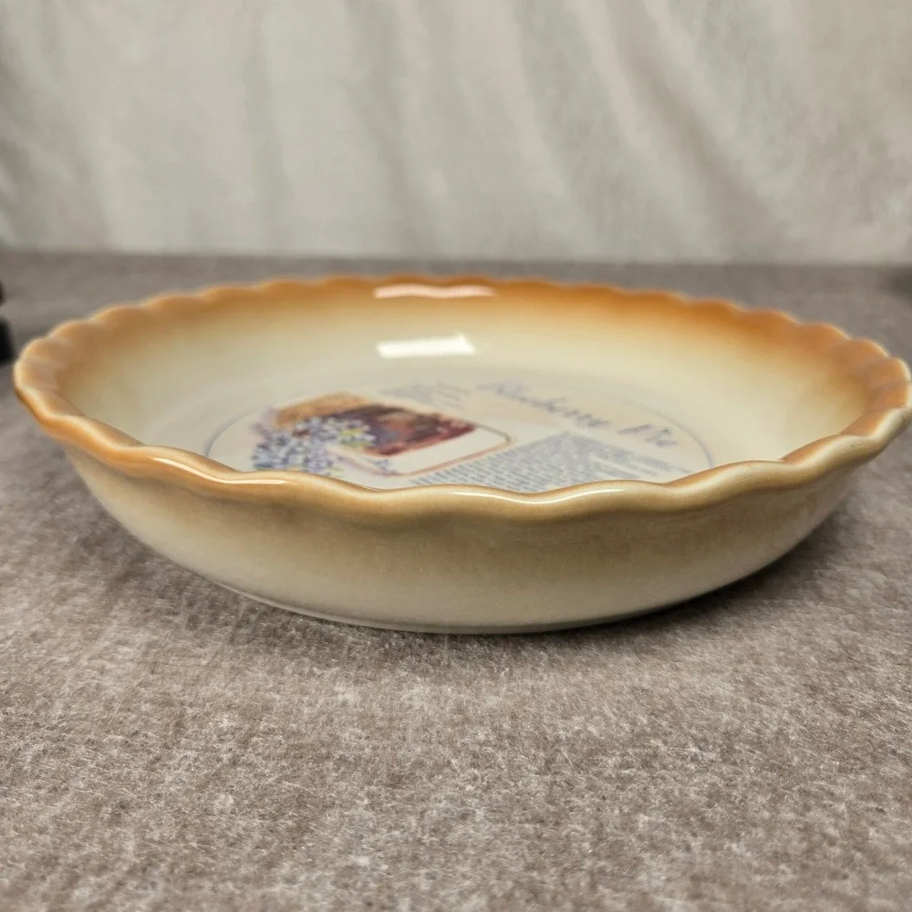 Nantucket Ceramic Blueberry Pie Recipe Dish Scalloped Edge 10 Inch Tan Cream